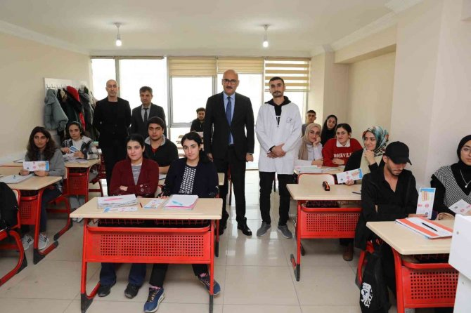 Başkan Vekili Aydın’dan Öğrencilere Hediye İnternet Paketi