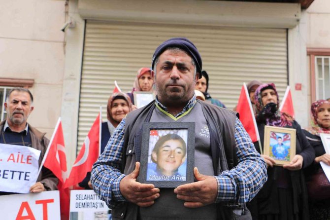 Evlat Nöbetindeki Aileler Çağrıda Bulunuyor, Yeni Aileler Nöbete Dahil Oluyor