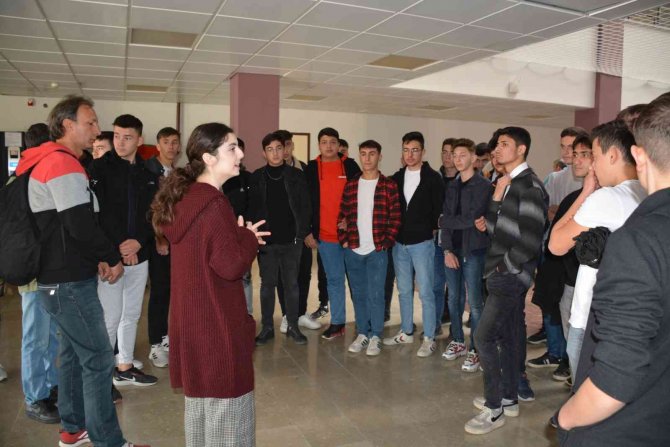 Yks Sınavına Girecek Öğrenciler Kampüs Yaşamını Gördü