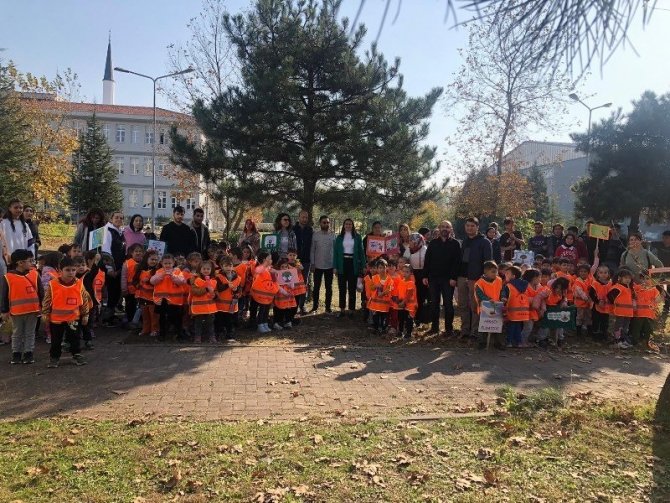 Minik Eller Fidanları Toprakla Buluşturdu