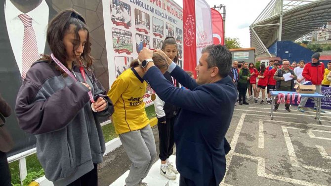 Zonguldak’ta Öğrenciler Madalya İçin Yarıştı