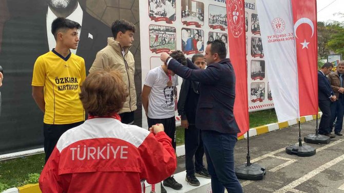 Zonguldak’ta Öğrenciler Madalya İçin Yarıştı