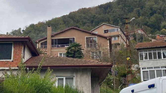 Şömine Bacasından Çıkan Yangın Paniğe Neden Oldu