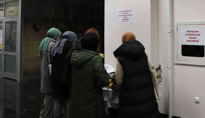 Nevü’lü Öğrencilere Meyve, Çay Ve Çorba İkramı