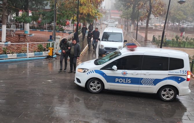 Otomobil Çalan 2 Kişi Tutuklandı