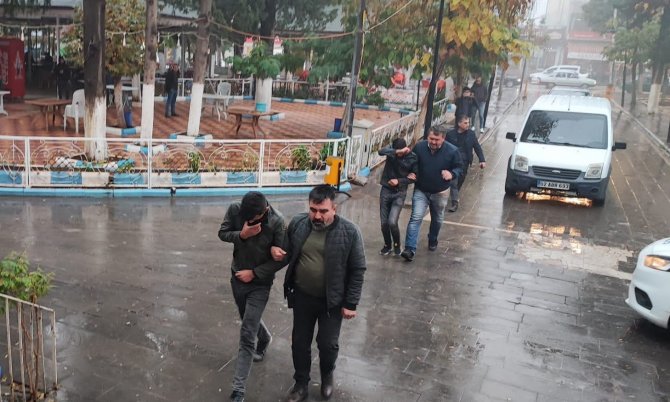 Otomobil Çalan 2 Kişi Tutuklandı