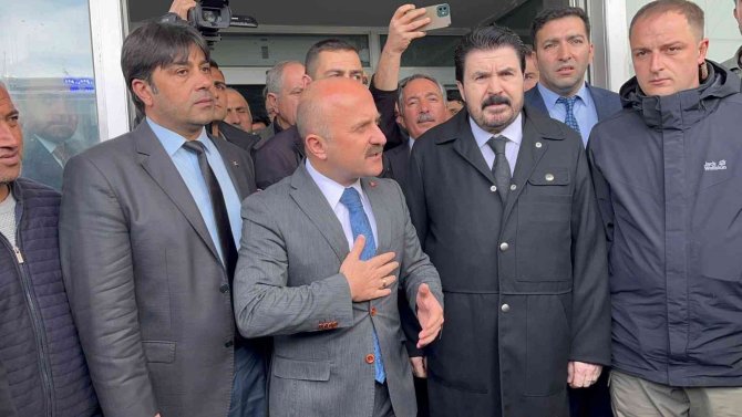 Ağrı’da Kazada Ölenlerin Cenazeleri Yakınlarına Teslim Ediliyor