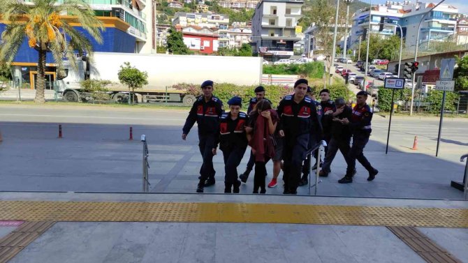 Yeni Doğan Bebeğin 5. Kattan Atılmasına İlişkin 3 Kişi Adliyeye Sevk Edildi