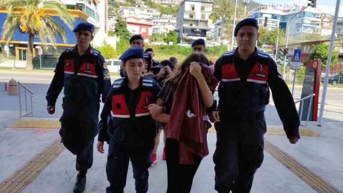 Yeni Doğan Bebeğin 5. Kattan Atılmasına İlişkin 3 Kişi Adliyeye Sevk Edildi