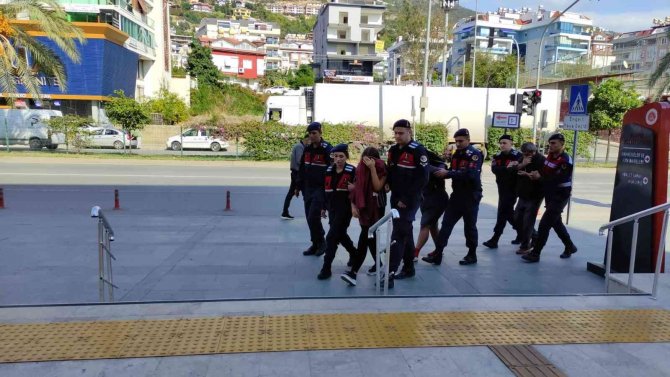 Bebeğin 5’inci Kattan Atıldığı Olayda Anne, Kızı Ve Baba Tutuklandı