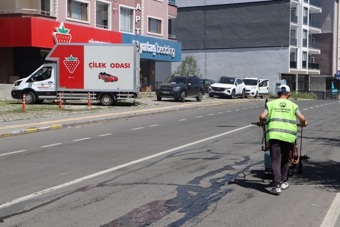 Asfalt Yama Çalışmaları Aralıksız Sürüyor