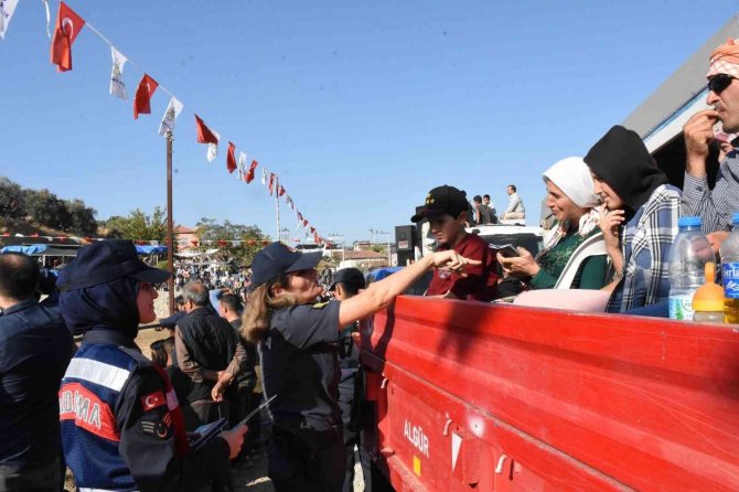 Jandarma, Boğa Güreşlerinde Kuş Uçurtmadı