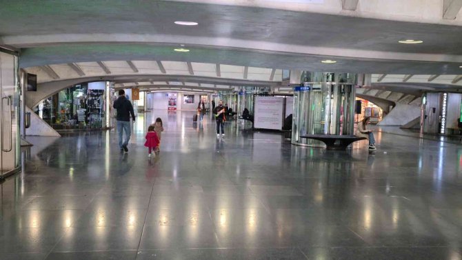 Belçika’da İşçiler Genel Greve Gitti
