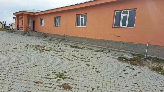 Kuduz Hastalığından Hayatını Kaybeden Çocuğun Köyünde Endişeli Bekleyiş