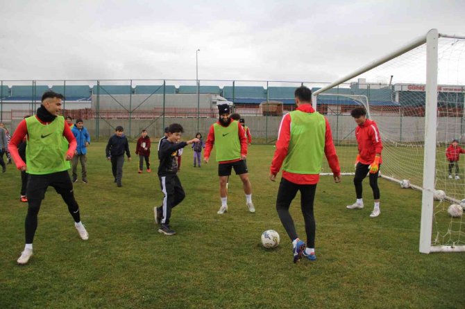 Diyabetli Çocuklar Ve Futbolcular Diyabete Böyle Dikkat Çekti
