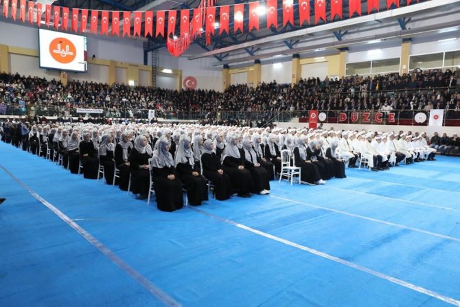 Düzce’de 497 Hafız Dualarla İcazet Belgelerini Aldı