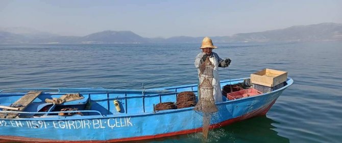 Eğirdir Gölü’nde Kerevit Avı Yasağı Başladı