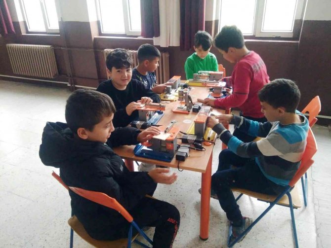 Emet 3 Eylül İ̇lkokulunda “İ̇yilik Kumbarası” İsimli Proje