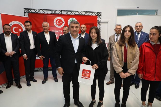 52 Bin Kişiye 52 Bin Kitap