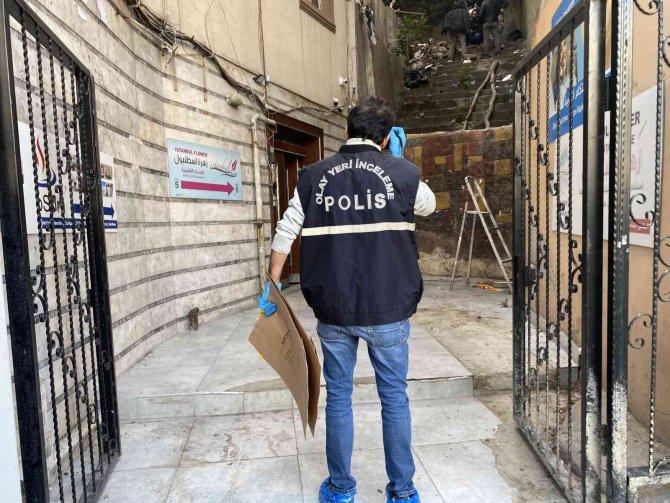 Fatih’te Metruk Gecekonduda İnsan Kafatası Ve Kemikleri Bulundu