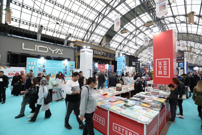 Bursa’da Kitap Günleri Tüm Coşkusuyla Sürüyor