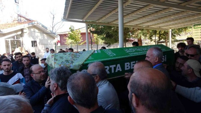 Trafik Kazasında Hayatını Kaybeden Üniversiteli Genç Kız Toprağa Verildi