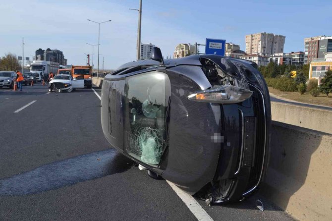 Otomobilin Yan Yattığı Kaza Kamerada