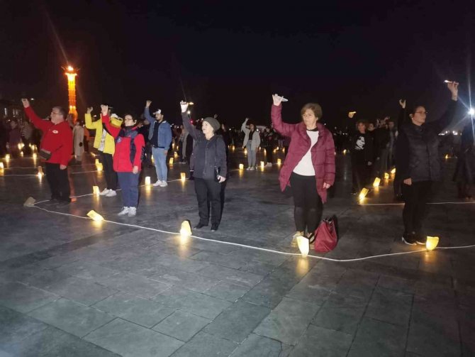 İ̇zmir’de Ata’ya Saygı Nöbeti Başladı