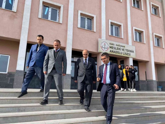 Kağızman’da Çocukların Kaymakam Sevgisi