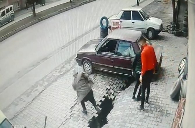 Kaldırımın Çökme Anı Kamerada