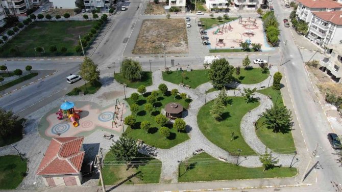 Karesi Belediyesi’nden Yeni Park Ve Spor Sahaları