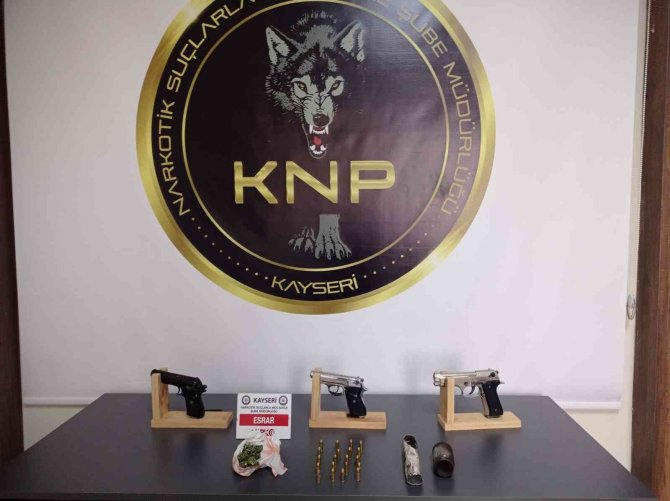 Zehir Tacirinin Evinden Cephanelik Çıktı