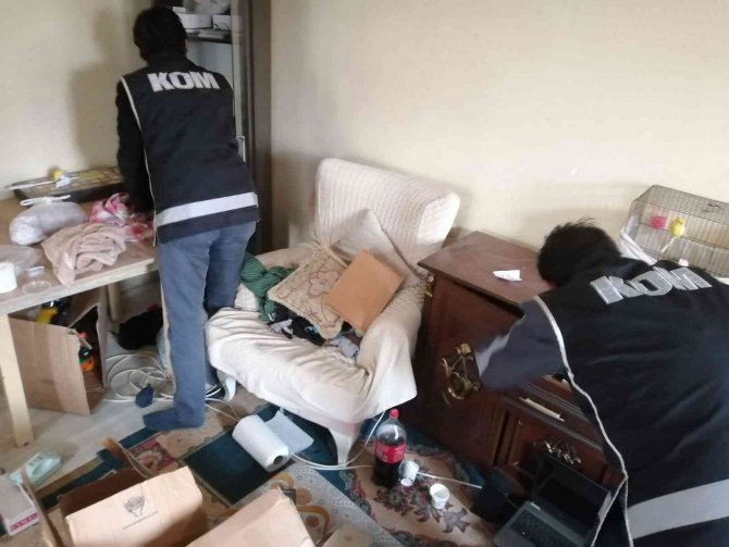 Ev Değil Sigara İmalathanesi Çıktı