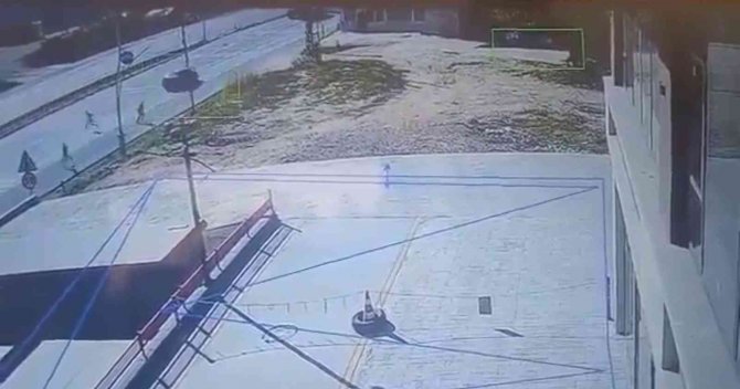 Köpekten Kaçarken Otomobilin Çarptığı Çocuk Yoğun Bakımda