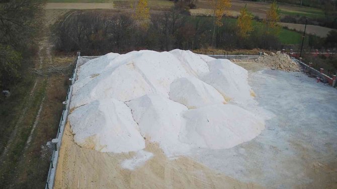 Kütahya Belediyesi, Kış Ayları İçin 500 Ton Tuz Depoladı