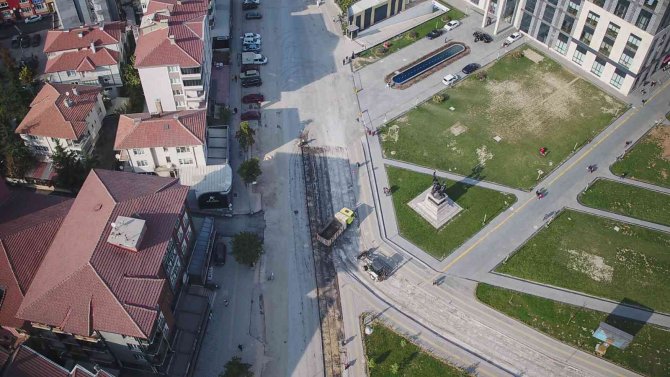 Kütahya’nın Çinigar Caddesi’nde Asfalt Mesaisi