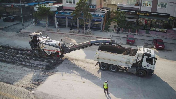 Kütahya’nın Çinigar Caddesi’nde Asfalt Mesaisi