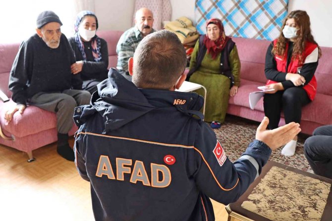 Yatağa Bağımlı Hastaların Yakınlarına Acil Durum Eğitimi