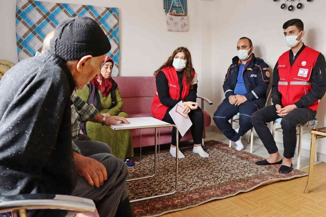 Yatağa Bağımlı Hastaların Yakınlarına Acil Durum Eğitimi