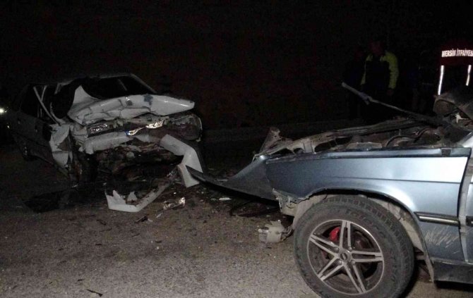 Otomobiller Kafa Kafaya Çarpıştı: 2 Ölü, 5 Yaralı