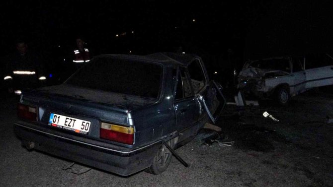 Otomobiller Kafa Kafaya Çarpıştı: 2 Ölü, 5 Yaralı