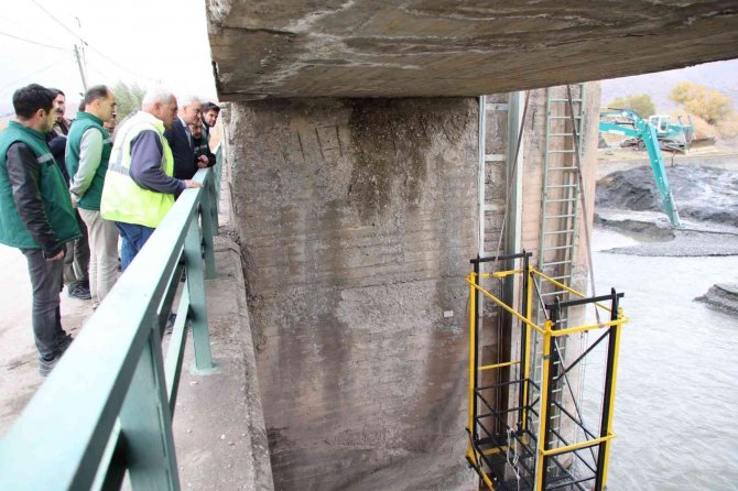 Mertekli Regülatöründe Kapak Yenileme Ve Onarım Çalışması Yapılıyor