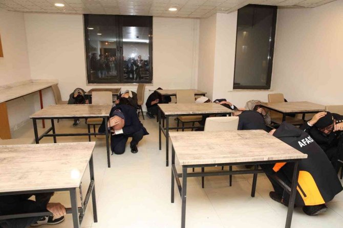 Niğde’de Kyk Yurtlarında Deprem Tatbikatı Yapıldı