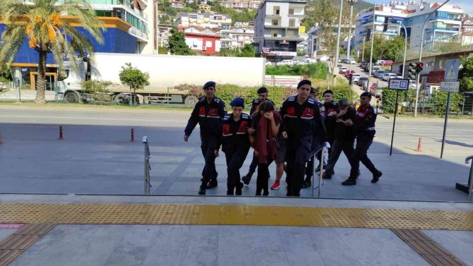 Bebeğin 5’inci Kattan Atıldığı Olayda Anne, Kızı Ve Baba Tutuklandı