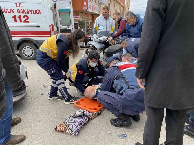 Yan Yoldan Çıkan Otomobille Motosiklet Çarpıştı: 1 Yaralı