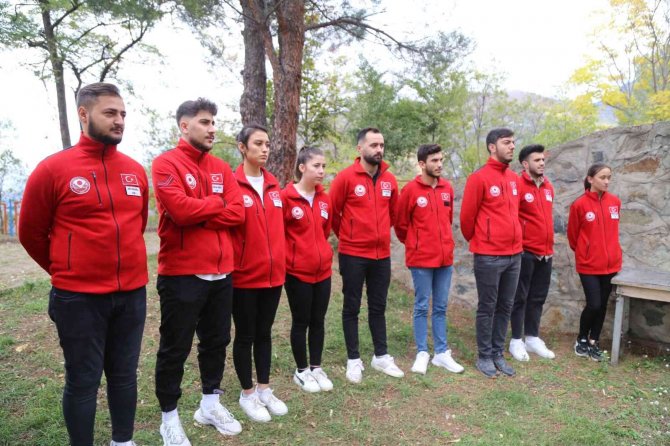 Arama Kurtarma Köpekleriyle Uygulamalı Eğitim Veren Tek Üniversitede Geleceğin Köpek Eğitmenleri Yetişiyor