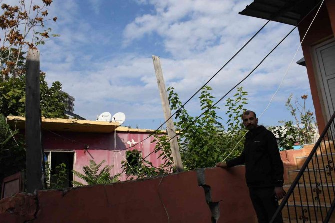 ’Gizemli Ev’ Harabeye Döndü, Haberler Mahalleliyi Kızdırdı