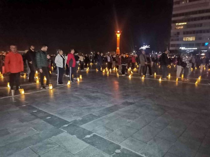 İ̇zmir’de Ata’ya Saygı Nöbeti Başladı