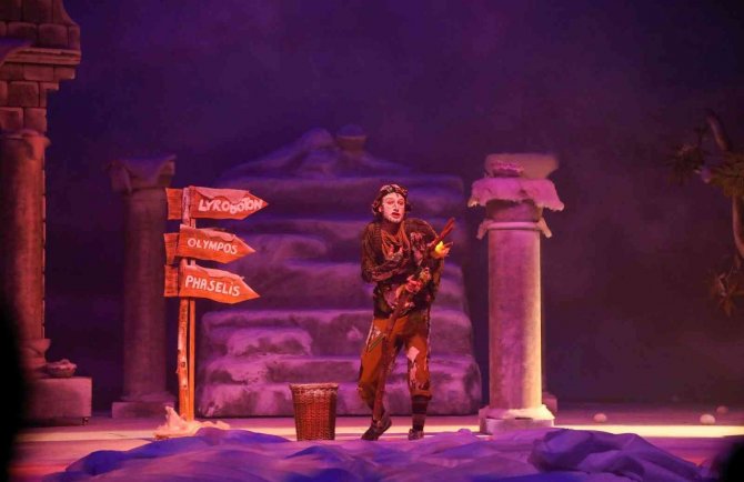 İ̇lkokul Öğrencileri Tiyatro İle Buluşuyor