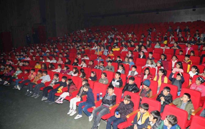 İ̇lkokul Öğrencileri Tiyatro İle Buluşuyor